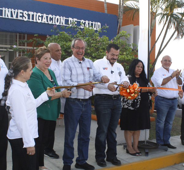 Rector de la UAT inaugura en el campus Tampico librer&iacute;a FCE -EDUCAL
