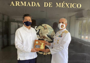 Primera Zona Naval otorga reconocimiento al Gobernador Francisco Garc&iacute;a Cabeza de Vaca