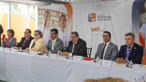 Impulsa D&aacute;maso Anaya la transformaci&oacute;n del bachillerato de la UAT
