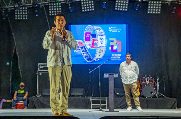 Pide Alcalde Mario L&oacute;pez tener confianza en Gobierno de AVA, al inaugurar Festival Internacional de Oto&ntilde;o