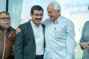 Decano de la UAT, Luis Navarro Roso, se despide de la c&aacute;tedra con emotivo homenaje