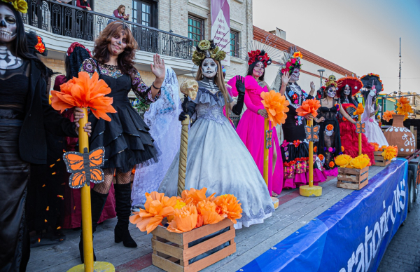 Disfrutan matamorenses espectacular desfile de la Huesuda 2023, organizado por Gobierno de Matamoros