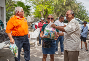 Entrega gobierno de matamoros apoyos alimentarios a familias de pescadores