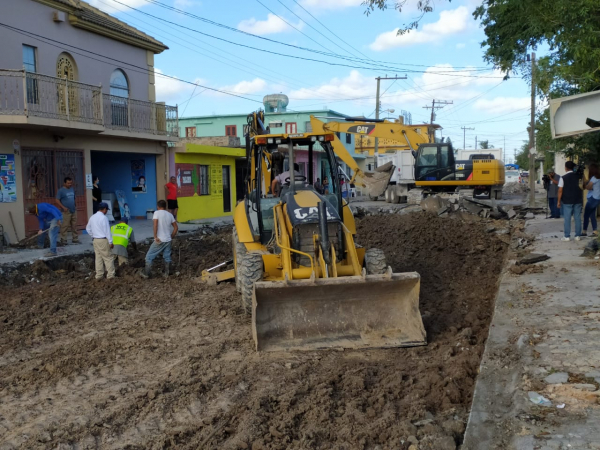 Inici&oacute; los trabajos de pavimentaci&oacute;n y rehabilitaci&oacute;n de drenaje sanitario la calle Fidencio Trejo
