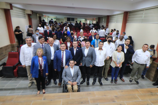 Con representaci&oacute;n del Alcalde Mario L&oacute;pez asiste Carlos Ballesteros a Informe de Diputado Isidro Vargas