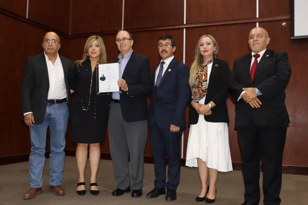 Rinden homenaje p&oacute;stumo al Ing. Candelario Quiroga, exrector de la UAT