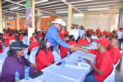 Se compromete el Truko con miles de obreros y jornaleros