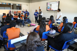 Constat&oacute; rector logros y avances acad&eacute;micos de la Prepa 3 UAT