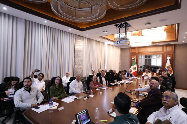 Am&eacute;rico Villarreal eval&uacute;a avances con su gabinete