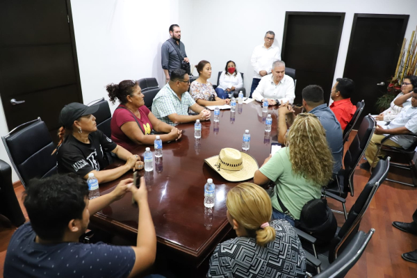 Resuelve Gobernador Am&eacute;rico, demandas de los trabajadores de la secretar&iacute;a de salud
