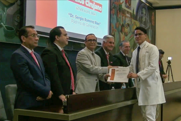 Entrega la UAT nueva generaci&oacute;n de egresados de la Facultad de Medicina Tampico