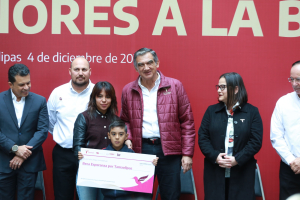 Entrega gobernador 117 mdp en becas y reconoce a los alumnos destacados de Tamaulipas