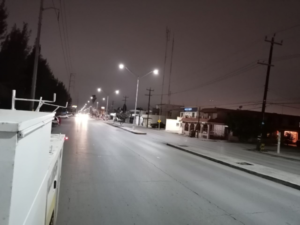Atiende Gobierno de Matamoros da&ntilde;os en alumbrado p&uacute;blico causados por onda g&eacute;lida
