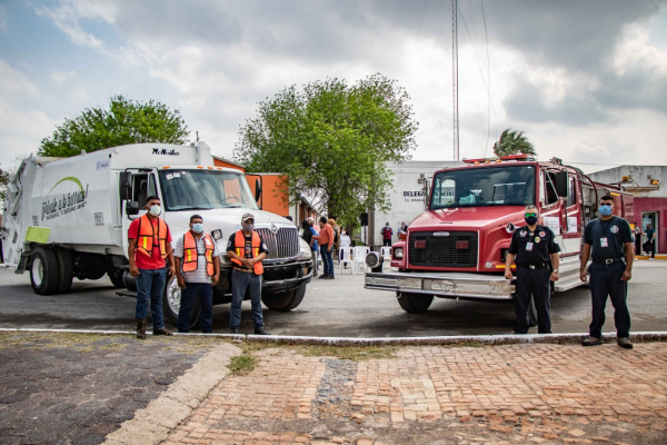Entrega Alcalde cami&oacute;n compactador y unidad para Protecci&oacute;n Civil en Estaci&oacute;n Ram&iacute;rez