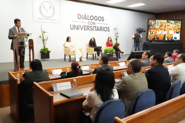 Inaugura rector de la UAT di&aacute;logos de universitarios con candidatas al Senado de la Rep&uacute;blica