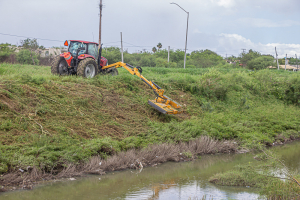 Supervisa Alcalde Mario L&oacute;pez trabajos de limpieza y desazolve de drenes