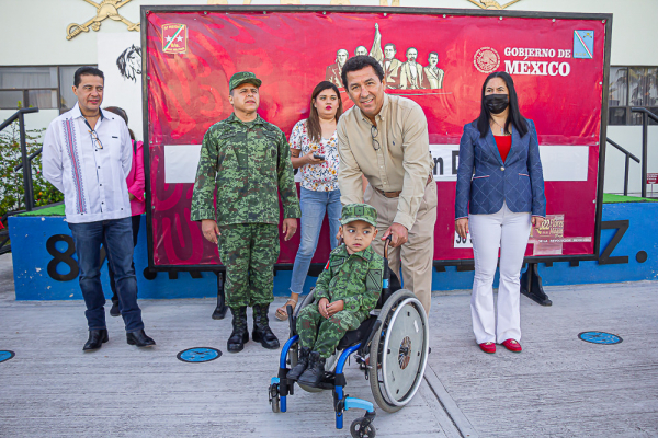 Atestigua Alcalde Mario L&oacute;pez nombramiento del peque&ntilde;o Iker, como &ldquo;Soldado por un D&iacute;a&rdquo;
