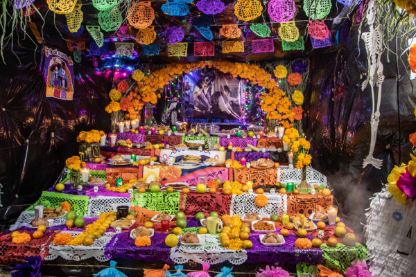 Familias participan en el concurso de Altar de Muertos en el marco del Festival de la Huesuda 2020