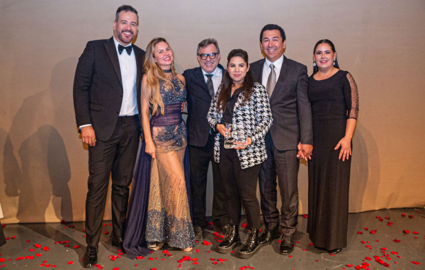 Matamorenses disfrutan presentaci&oacute;n especial de La Loca del Reforma; alcalde Mario L&oacute;pez otorga Galard&oacute;n