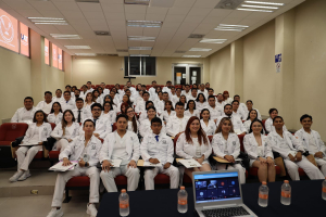 Entregan plazas a 77 m&eacute;dicos de pregrado de la UAT en Matamoros