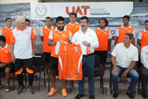 Rector de la UAT presenta oficialmente al equipo Correcaminos para el Torneo Apertura 2025 de la Liga de Expansi&oacute;n