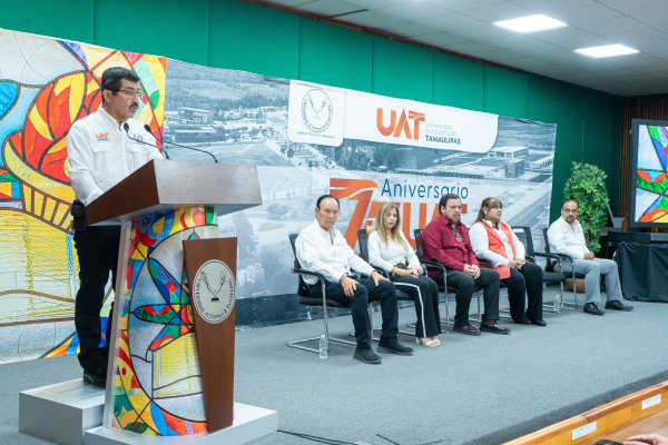 M&aacute;s de 6 500 estudiantes de la UAT reciben beca