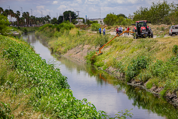Adquiere Gobierno de Matamoros equipo para mantener limpios los drenes