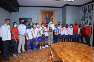 Felicita Alcalde a ni&ntilde;os futbolistas que representar&aacute;n a Tamaulipas