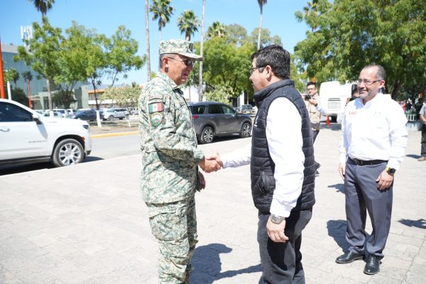 El Gral. Enrique Garc&iacute;a Jaramillo da conferencia en la UAT sobre seguridad nacional