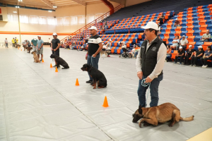 El rector de la UAT inaugura curso de adiestramiento canino K-9