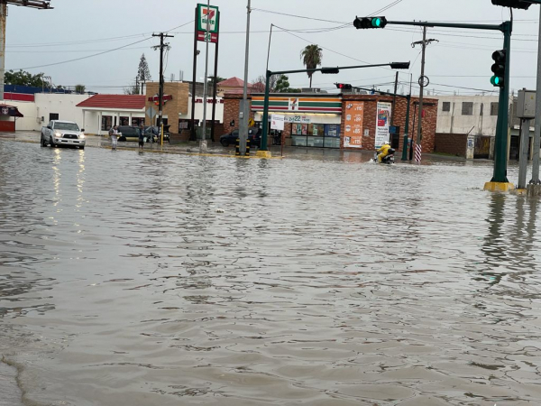Coordina Alcalde acciones de Protecci&oacute;n Civil, tras lluvias de 5.5 pulgadas que ha dejado al momento la tormenta tropical # 8