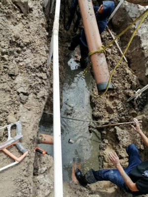 Basura en drenaje colapsa tuber&iacute;as