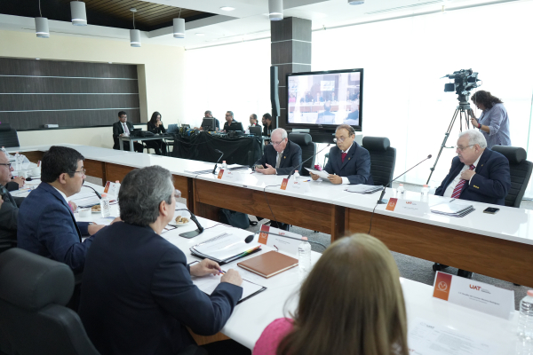 D&aacute;maso Anaya presenta informe financiero y acad&eacute;mico al Patronato de la UAT