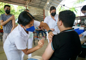 Aplicar&aacute;n refuerzo anti Covid a  los adultos mayores de Tamaulipas