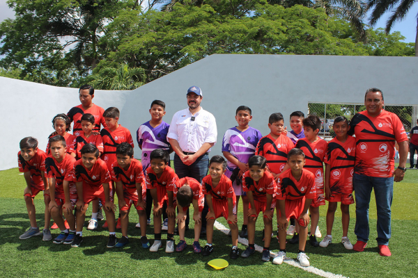 Inaugura Rector cancha de futbol r&aacute;pido en el Campus Sur de la UAT
