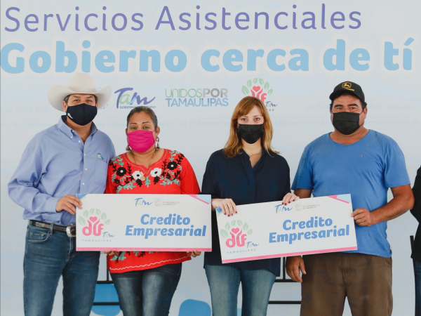 Cabeza de Vaca y Mariana G&oacute;mez contin&uacute;an atendiendo las necesidades de las familias que m&aacute;s lo requieren